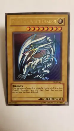 Yugioh! Blue-Eyes White Dragon SDK-001 Ultra Rare English LP - Image 1