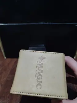 Mtg Ultra Pro Deck Box Leather Alcove Flip Magnetic White Mana Symbol Foil Used - Image 4