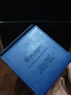 Mtg Ultra Pro Deck Box Leather Alcove Flip Magnetic Blue Mana Symbol Foil Used - Image 4