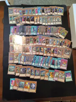 Yu-Gi-Oh Bulk Blues Eyes Dark Magician Girl Red Eyes 175+ Card Lot - Image 1