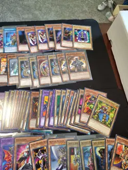 Yu-Gi-Oh Bulk Blues Eyes Dark Magician Girl Red Eyes 175+ Card Lot - Image 4