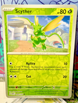 Scyther 004/197 SV03: Obsidian Flames Reverse Holo LP Pokemon Cards - Image 1