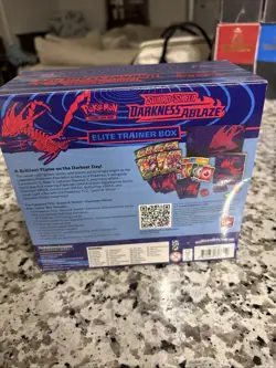 Pokemon TCG: Sword & Shield-Darkness Ablaze Elite Trainer Box - Image 3