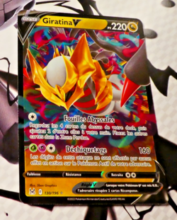 POKEMON FRANCAISE CARD HOLO CARTE Giratina V 130/196 FR NM 2022 - Image 1