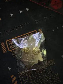 Magic Con Exclusive Mana Pin 2025 Plains - Image 2