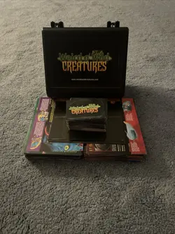 Weird N' Wild Creatures Approx 230 Large Info Cards & 151 Trading Cards W/ Case - Image 1