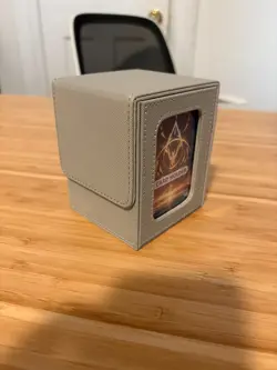 MTG Deck Box for Commander with Display - Image 1