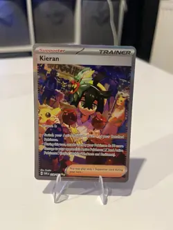 Pokemon Kieran TCG Scarlet & Violet Twilight Masquerade Holo Card 218/167 NM - Image 1