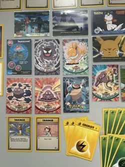 1995-2000 Topps Pokemon Cards Lot - Fossils, 2 Holos, & Energy Cards - Image 2