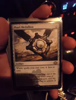 Pearl Medallion - Modern Horizons 3 MTG NM - Image 1