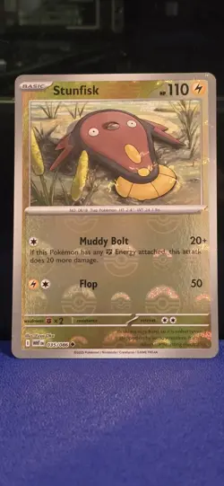 Stunfisk (Poke Ball Pattern) 035/086 Pokemon TCG Sv: White Flare Holo - Image 1