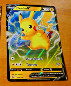 POKEMON CARD RARE HOLO CARTE Pikachu V 086/264 EB08 Poing de Fusion FR MINT 2021 - Image 1