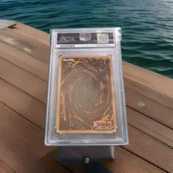 Yugioh-LOB, PSA 8, Tri-Horned Dragon HOLO 1st Edition 2002 ultra rare Portuguese - Image 4