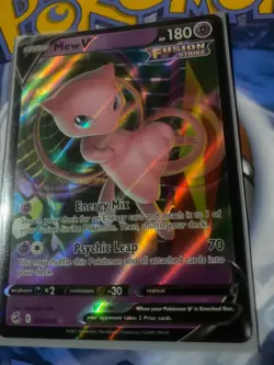 Pokemon TCG Mew V Fusion Strike 113/264 Holo Ultra Rare - Image 1