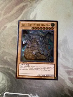 Yu-Gi-Oh! TCG Blue-Eyes White Dragon Ultimate Rare 1st Edition YSKR-EN001 - Image 2