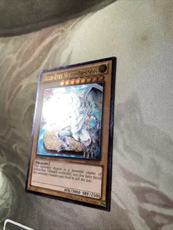Yu-Gi-Oh! TCG Blue-Eyes White Dragon Ultimate Rare 1st Edition YSKR-EN001 - Image 3