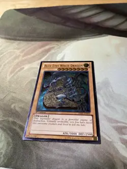Yu-Gi-Oh! TCG Blue-Eyes White Dragon Ultimate Rare 1st Edition YSKR-EN001 - Image 4
