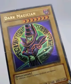 Dark Magician LOB-005 Heavily Played Ultra Rare Holo Original Unlimited Yugioh - Image 3