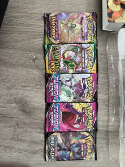 Lot 5 Pokemon Booster pak Evolving Skies Fusion Strike + 2 from flareon vmax box - Image 1