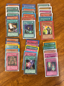 Yugioh 1500 + COLLECTION Cards Lot HOLOGRAPHIC Vintage RARES - Mixed Set - Image 3