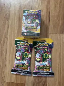 Sealed Pokemon Evolving Skies Build & Battle Box with 2 Booster Packs New - Image 1