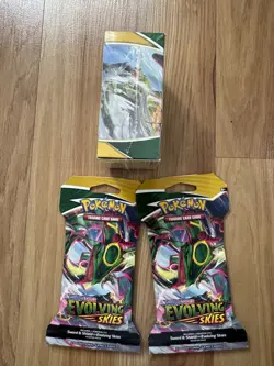 Sealed Pokemon Evolving Skies Build & Battle Box with 2 Booster Packs New - Image 2