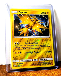 POKEMON ZAPDOS 24/68 REVERSE HOLO RARE HIDDEN FATES LP-NM - Image 3