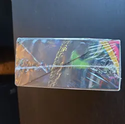 Pokemon TCG Vivid Voltage Build and Battle Kit - Image 3