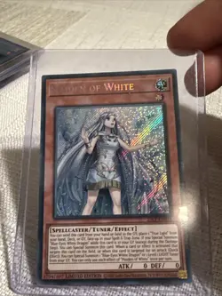 Maiden of White SDWD-EN041 Quarter Century Secret Rare YUGIOH - Image 1
