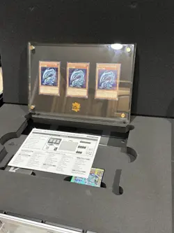 Yu-Gi-Oh! Kaiba Case Briefcase Set 25th Anniversary English Edition - Image 1