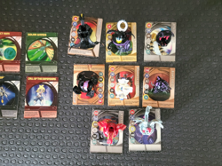 Bakugan Battle Brawlers 18 with 8 metal cards, 10 regular cards + Blue case - Image 5