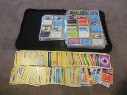 Pokemon card collection lot binder - 950 Cards Halos/Commons - Image 1