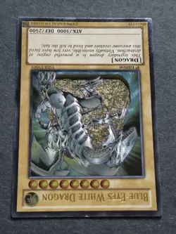 Blue-Eyes White Dragon 1st Edition Ultra Rare Yu-Gi-Oh card - Image 3