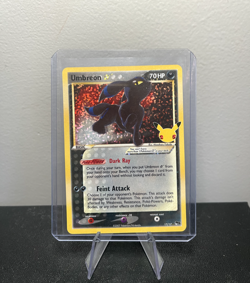 Umbreon Gold Star 17/17 - Pokemon Celebrations 25th Anniversary Holo Rare - NM - Image 1