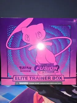 Pokemon TCG Sword & Shield Fusion Strike ETB SEALED SMALL TEAR (DESCRIPTION) - Image 1