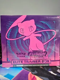 Pokemon TCG Sword & Shield Fusion Strike ETB SEALED SMALL TEAR (DESCRIPTION) - Image 2