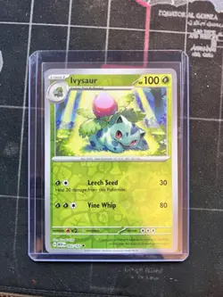 Ivysaur 002/165 Reverse Holo 151 English Scarlet & Violet Pokemon TCG - Image 1