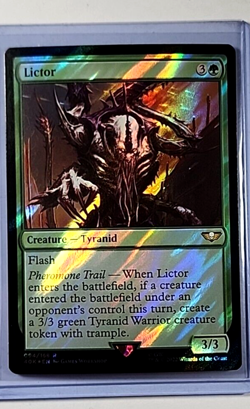 2022 MTG Magic the Gathering Warhammer 40k Surge Foil #94 Lictor WOTC Green Card - Image 1
