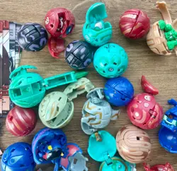 Bakugan Battle Brawlers 2008 Lot 18 Reg Cards, 19 Magnetic, 23 Figures - Image 2