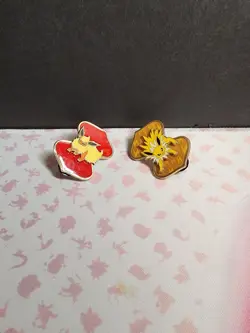 Pokemon Eeveelution VMAX Premium Pins Jolteon Flareon - Image 1