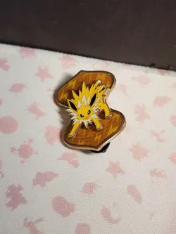 Pokemon Eeveelution VMAX Premium Pins Jolteon Flareon - Image 2