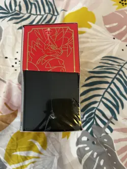 Pokemon TCG - S&V Base Set - Elite Trainer Box - Koraidon Promo + 9 Booster Pack - Image 3