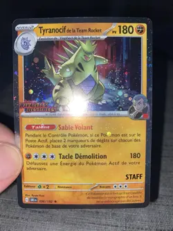 Carte Pokemon Tyranocif Team Rocket 096/182 STAFF Rivalites Destinees Francais - Image 3