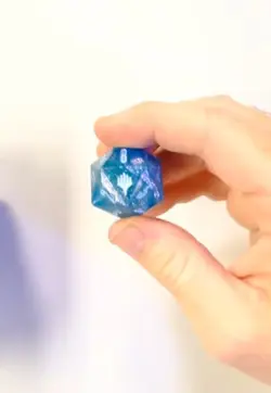 MTG Final Fantasy: Gift "Crystal" Oversized D20 Die - Image 3