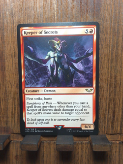 Keeper of Secrets [Universes Beyond: Warhammer 40K] MTG NM Pack Fresh Beauty. - Image 3