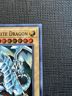 Blue-Eyes White Dragon LCKC-EN001 Ultra Rare 1st Edition Yugioh TCG Card NM - Image 3