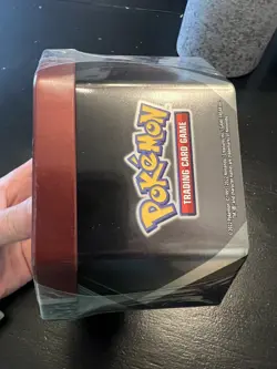 Pokemon TCG: V Heroes Tin - Umbreon V BRAND *NEW & FACTORY SEALED* - Image 2