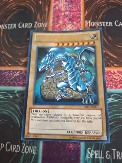 Yugioh Blue-Eyes White Dragon SDBE-EN001 Ultra Rare Unlimited Near Mint - Image 1
