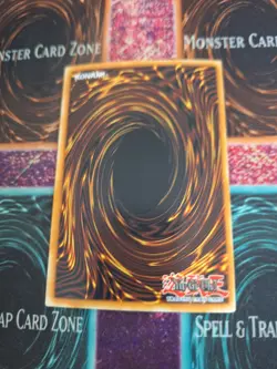 Yugioh Crystal Beast Topaz Tiger BLCR-EN050 Ultra Rare 1st Edition Near Mint - Image 3
