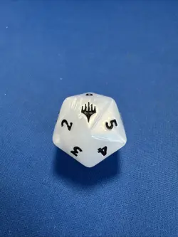 MTG FINAL FANTASY: Bundle D20 Die Spindown - Image 1